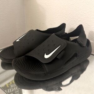Nike kids sz 2 sandals ** Like new**